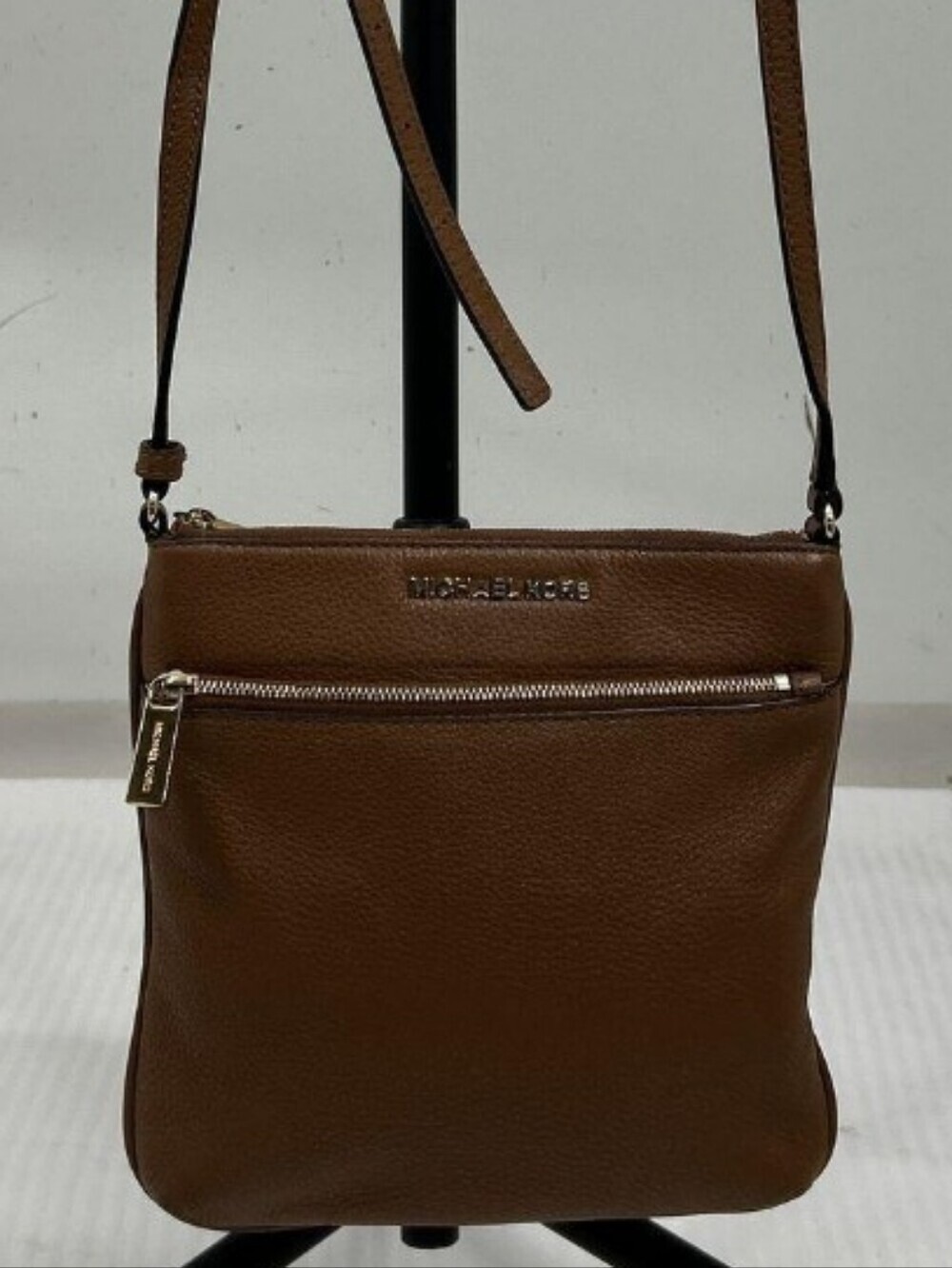 > Michael Kors Classic Brown Leather Crossbody Bag - Minimalist Everyday Style
